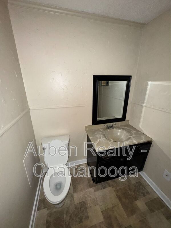 Building Photo - 103 Hunt Ave