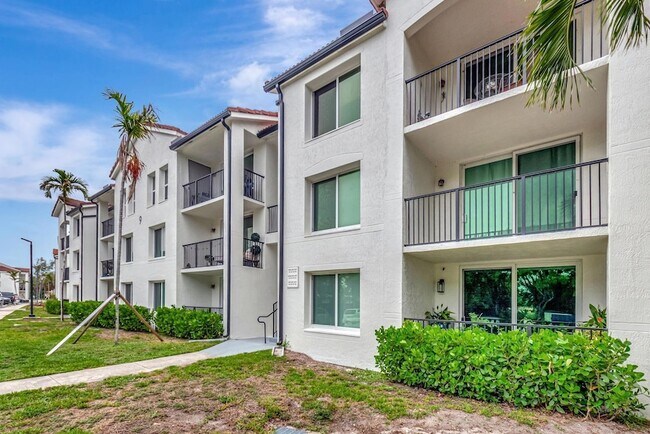 Building Photo - 923 Villa Cir