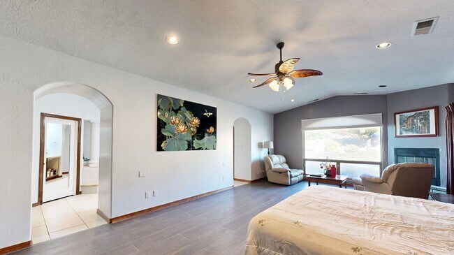 Building Photo - Move in Special Luxury 4 bedroom 4.5 bathr...
