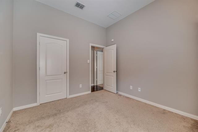 Building Photo - 2609 Lake Ridge Dr