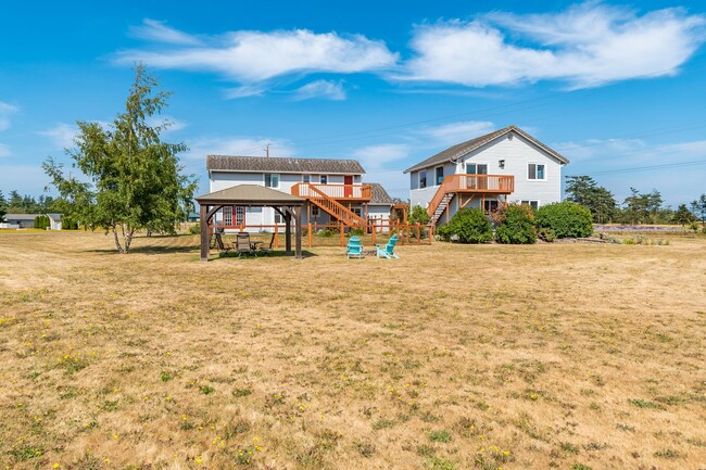 Building Photo - Rare Find!  Coupeville Home with Separate ...