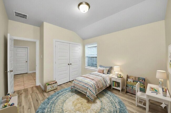 Building Photo - 24654 Greenwood Bay Dr