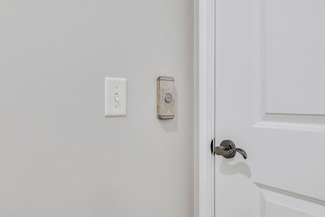 Building Photo - Spacious 4BR Townhome with Elevator in the Heart of Pooler