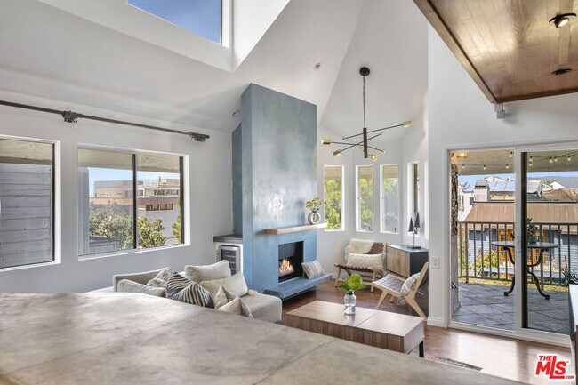 Primary Photo - 24 Westwind St