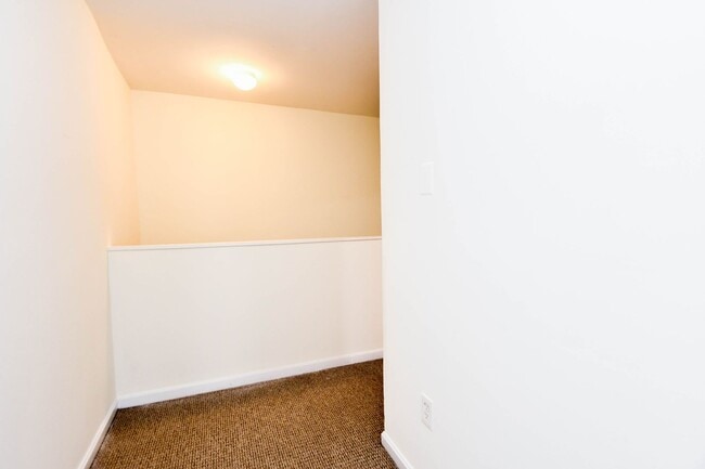 Building Photo - 1651 Gales St NE