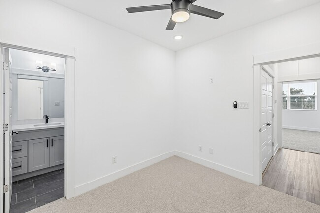 Building Photo - 1404 Mansfield St