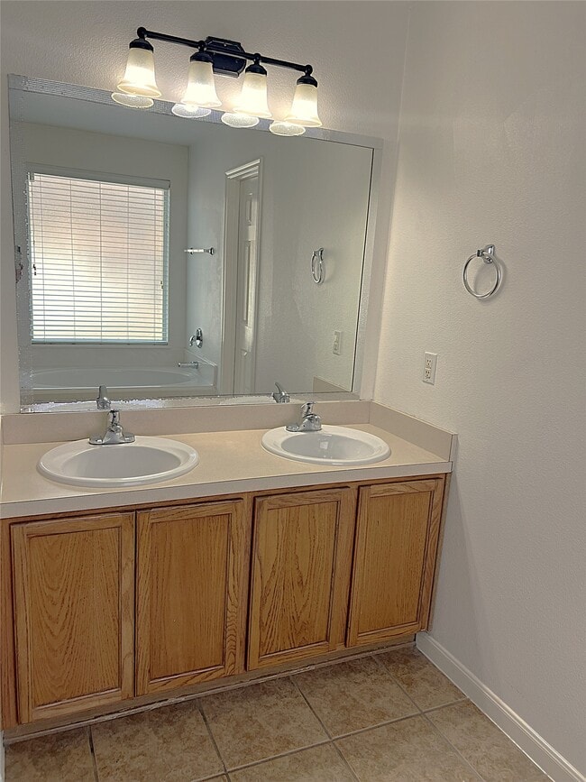 Building Photo - 4714 Glencastle Ct