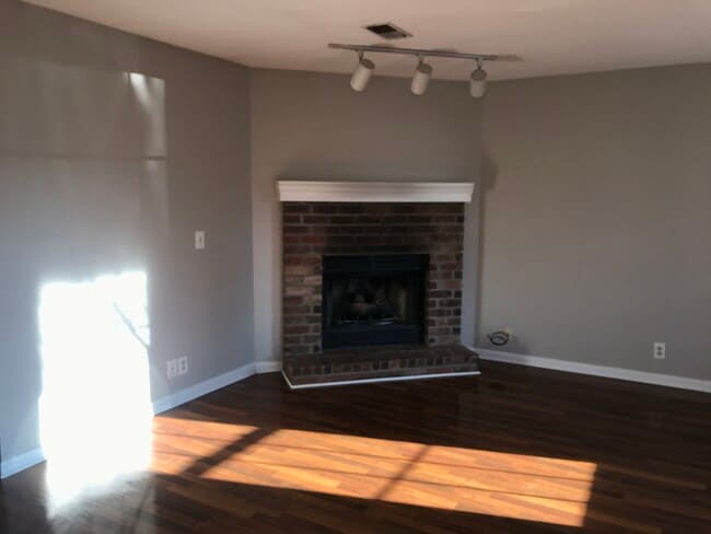 Living room - 723 Mercer Dr