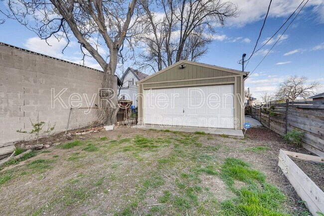 Building Photo - 3341 Lawrence St