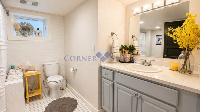 Building Photo - Stunning Home In Desired Boise Location!