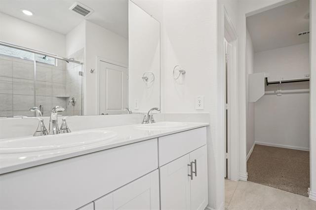 Building Photo - 806 Leavenworth Dr