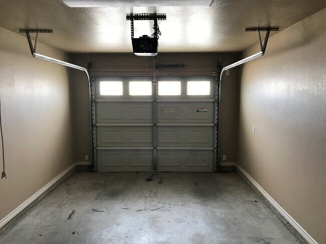 Building Photo - 4601 Skyflower Ln