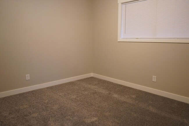 Building Photo - 1410 E 30th St