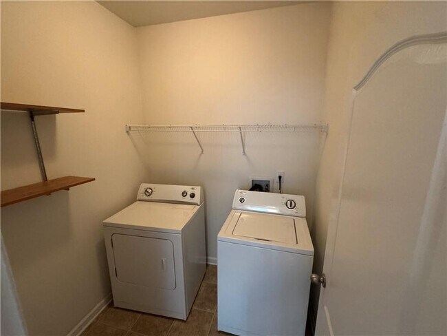 Building Photo - 6902 Grand Hickory Dr