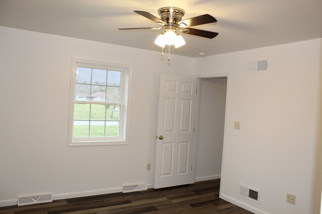 Building Photo - 11560 Punch Bowl Rd