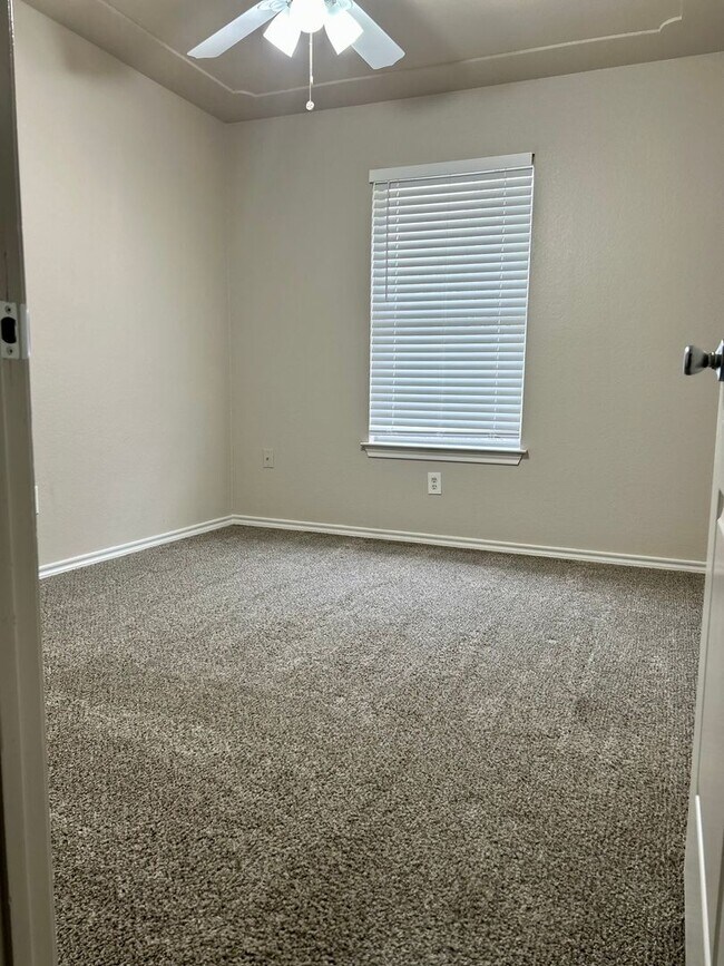 Building Photo - 314 Schumacher Dr