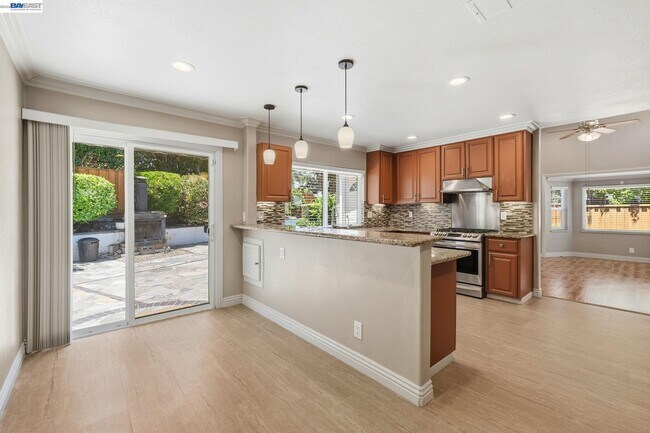 Building Photo - 325 Goshen Ct