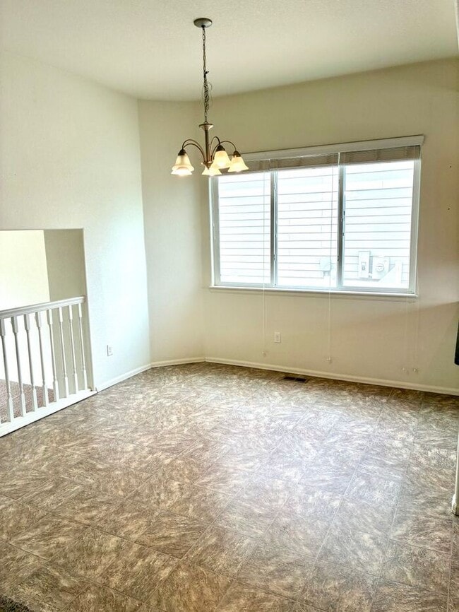 Building Photo - Beautiful 4 Bedroom Two-Story Home in Windsor!