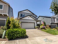 Building Photo - Spacious 4 Bedroom Home with Solar Power N...