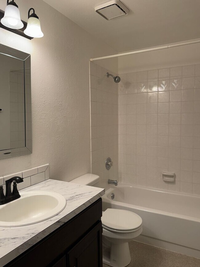 Building Photo - Poulsbo - perfectly charming 2 story with main floor primary suite