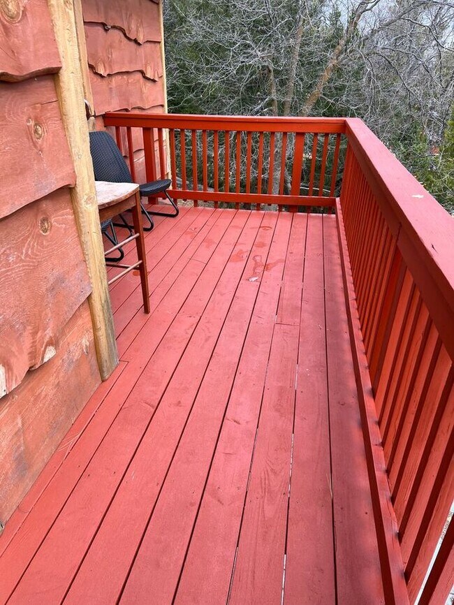 Building Photo - 3 bedroom/ 3 bath. Fully furnished ready f...