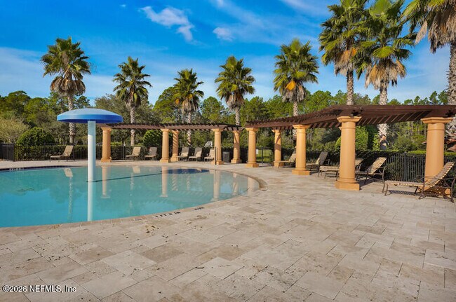 Building Photo - 331 Los Alamos St