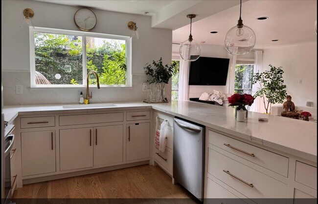 Building Photo - 1914 Augusta Dr