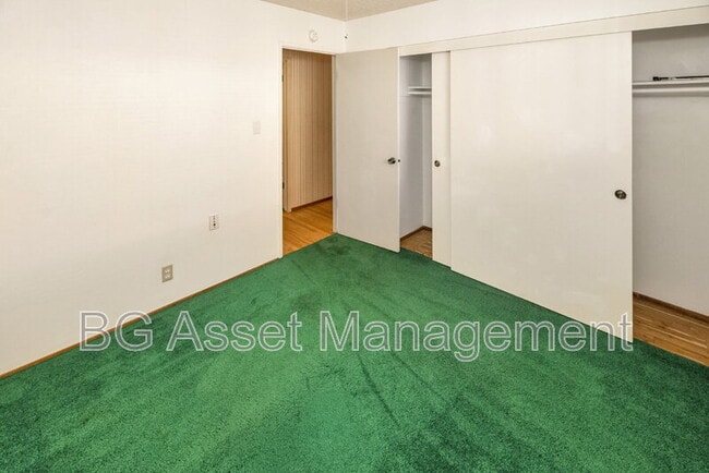 Building Photo - 2901 Doidge Ave