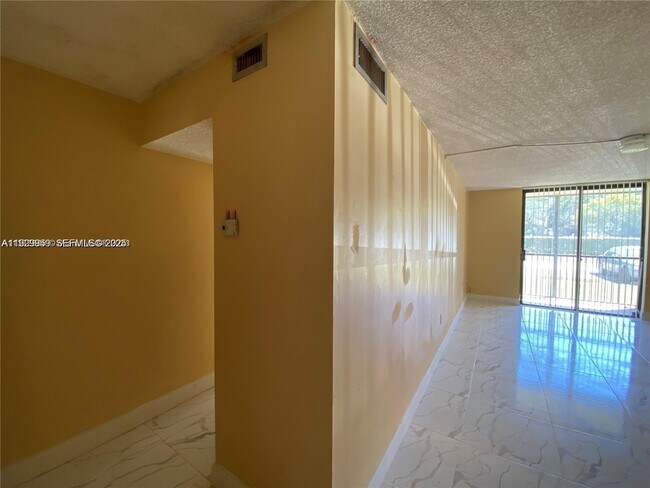 Building Photo - 16851 NE 23rd Ave