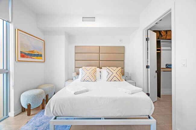 Building Photo - 227 NE 2nd St