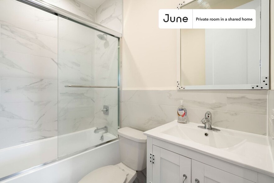 Building Photo - Stylish Private ROOM in Bedford-Stuyvesant