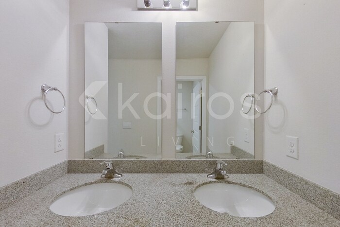 Building Photo - 321 Monarch Ln