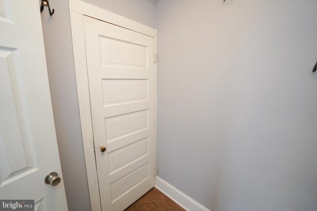 Building Photo - 605 Oak Hill Ave