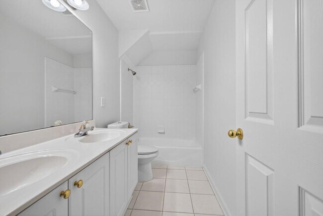 Building Photo - 2467 Bittersweet Cir