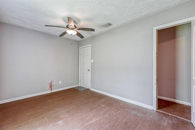 Building Photo - 8605 Dosia St