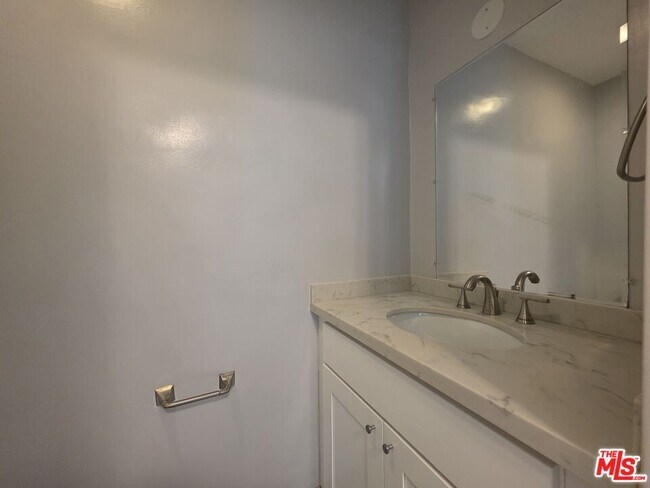 Building Photo - 210 S Lucia Ave