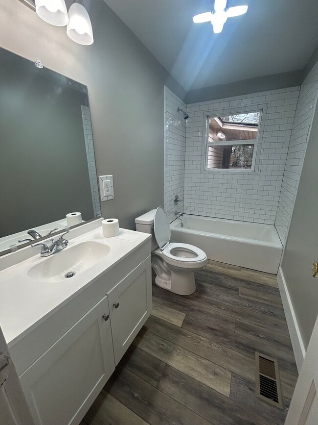 Building Photo - 1425 S 16th St