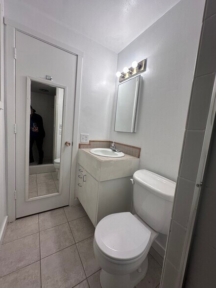 Building Photo - 610 Spencer Ct