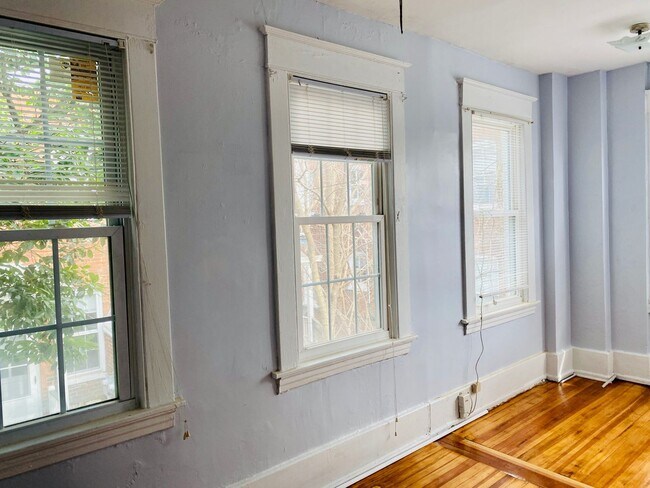 Building Photo - 119 N Robinson St