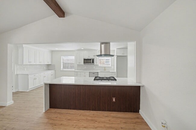 Building Photo - 3204 Lynbrook Dr