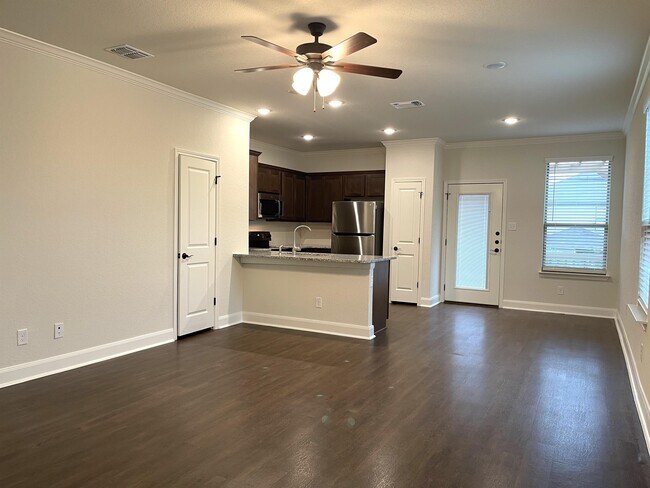 Building Photo - 2222 Sandlewood Cove