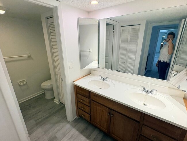 Building Photo - 5584 Malt Dr