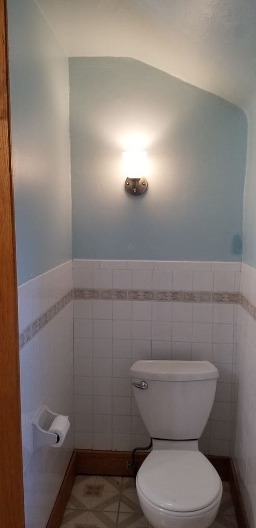 Building Photo - 6 Bedroom 2 Bathroom Home Available NOW fo...