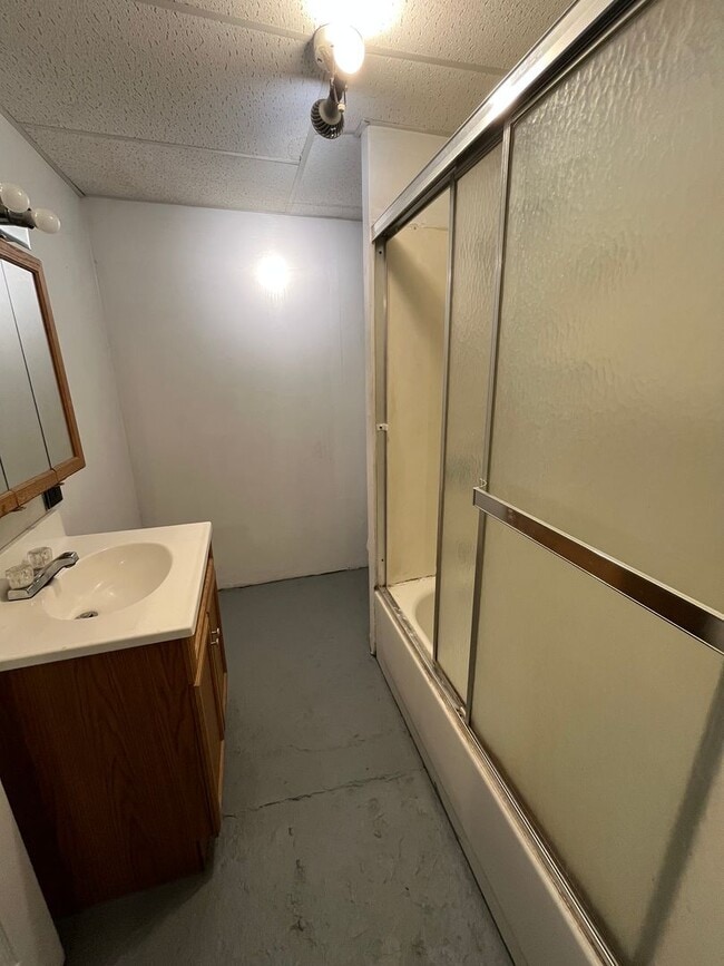 Building Photo - Two Bedroom Townhouse