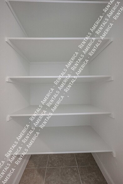 Building Photo - 9718 E Tahoe Ave