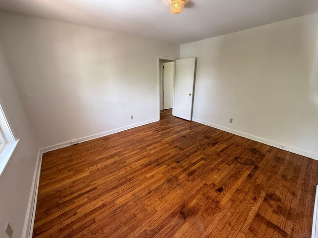 Building Photo - 114 Lookout Cir SW