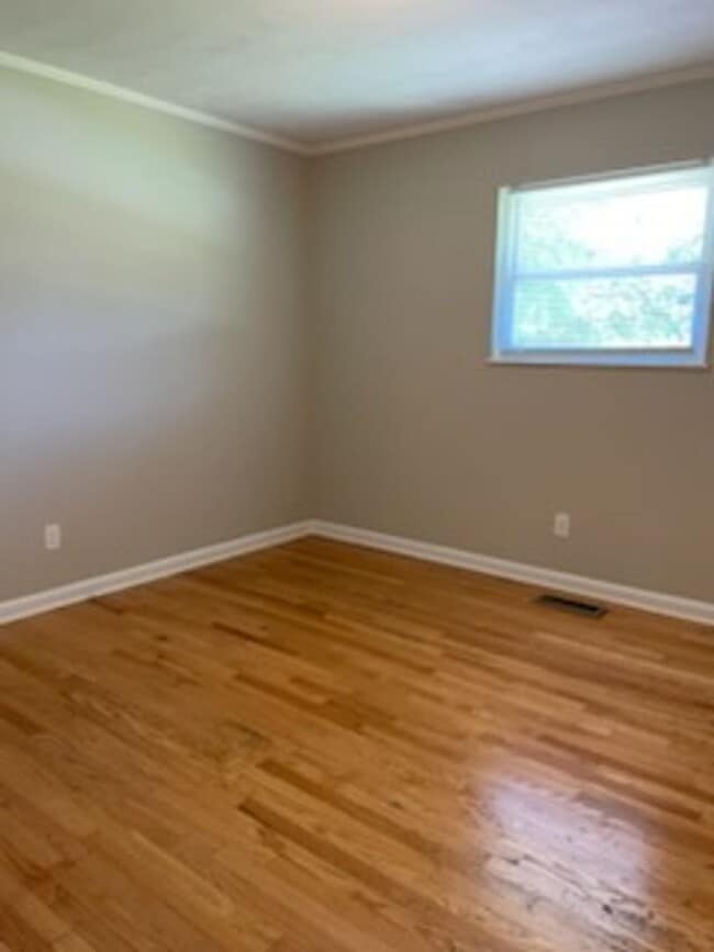 Building Photo - 740 Haywood Dr NW