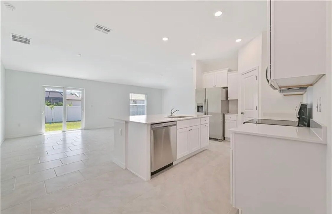 Building Photo - 2901 NW 18th Pl
