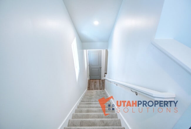 Building Photo - 1026 W 430 S