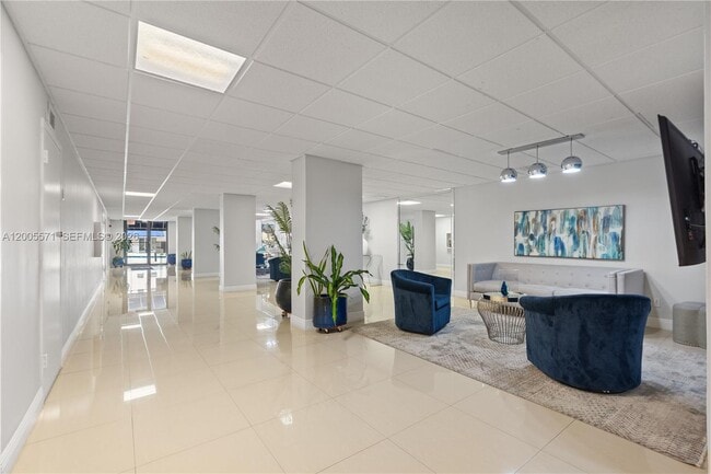 Building Photo - 1600 S Ocean Dr